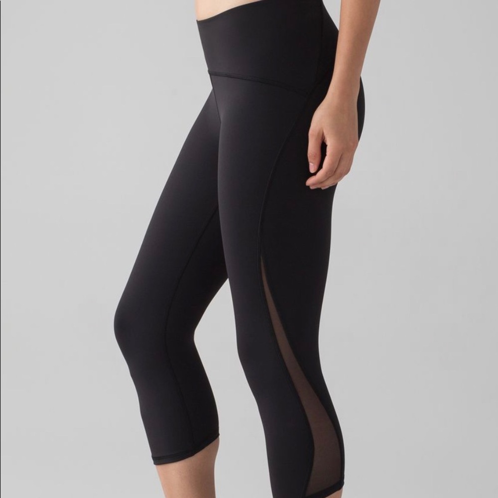 EUC  Lululemon train time crops